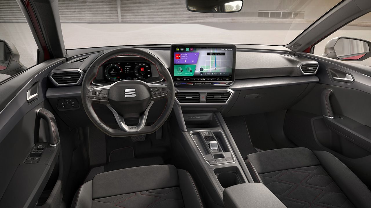 SEAT León e-Hybrid 2025 - interior