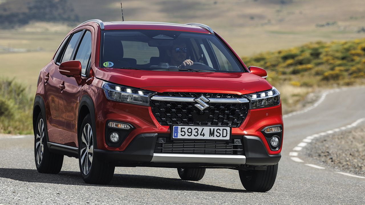 La gama 2024 del Suzuki S-Cross se estrena en España, el SUV híbrido de precio asequible mejora su equipamiento de serie