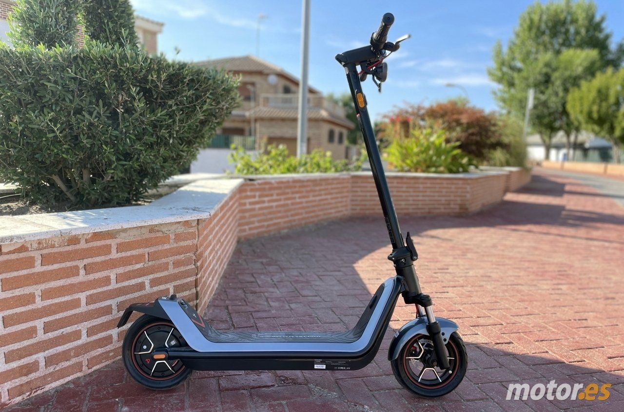 Probamos el NIU KQi 300X, un patinete eléctrico potente y sofisticado para dominar cualquier terreno