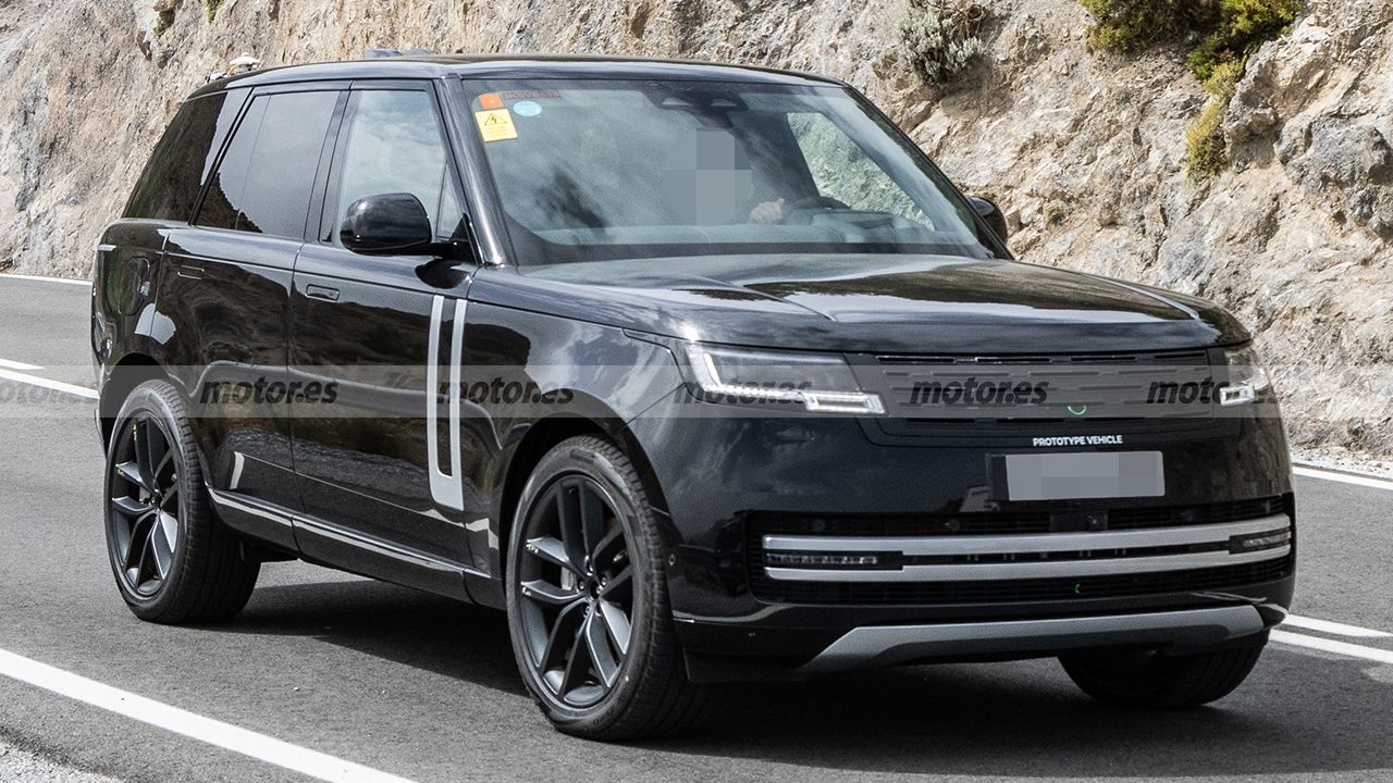 El Range Rover Electric pierde camuflaje en estas fotos espía y se descubre el diseño del nuevo SUV eléctrico de lujo