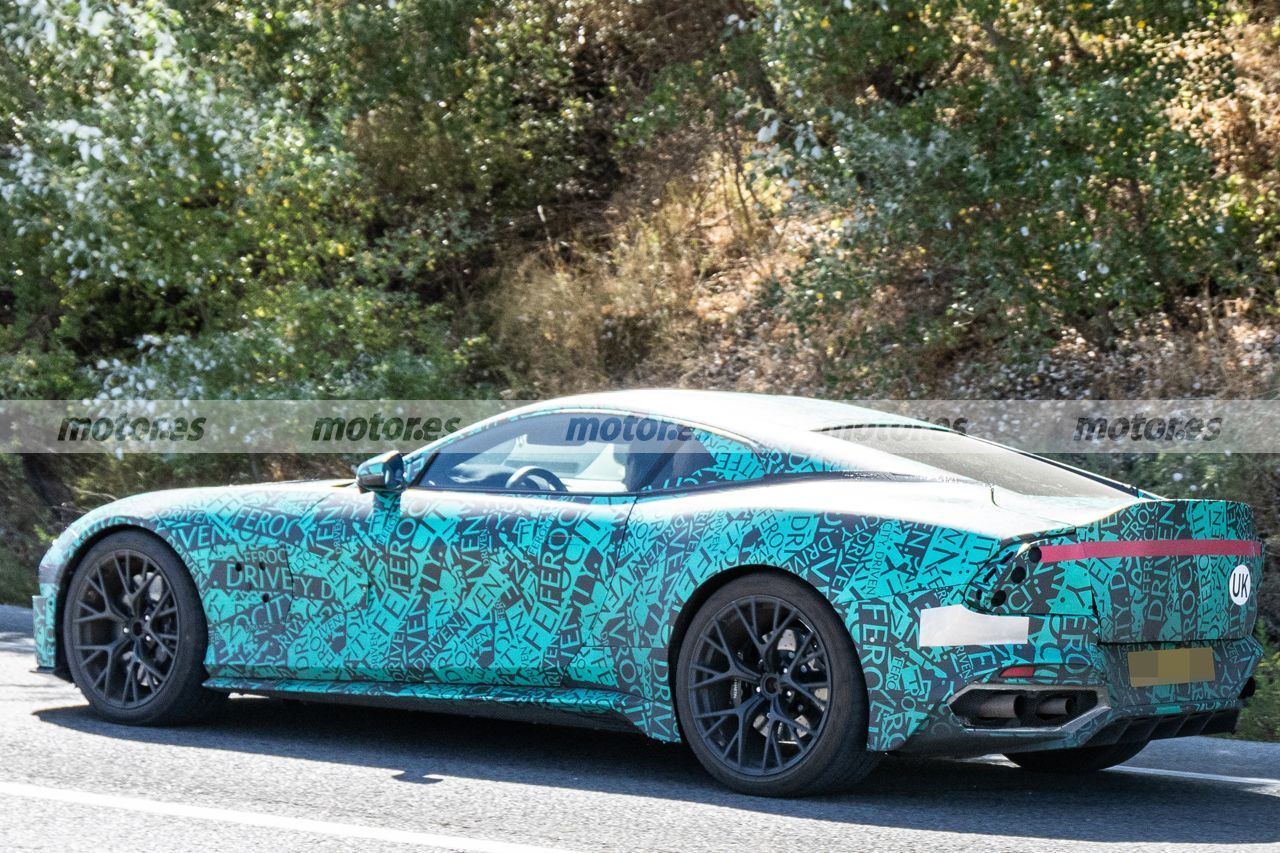 Fotos espía Aston Martin Vanquish 2025