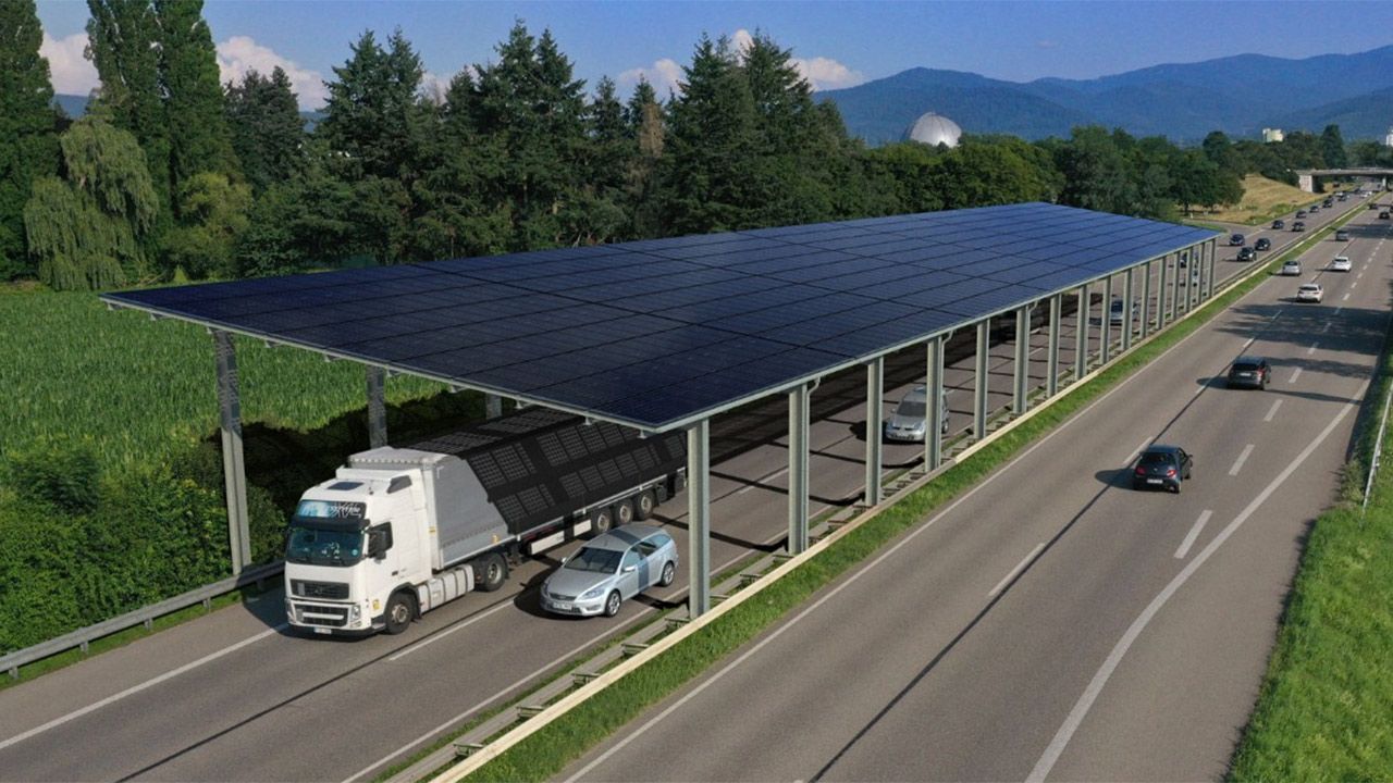 ¿Te imaginas cubrir todas las autopistas del mundo con techos solares fotovoltaicos? Este estudio calcula los beneficios