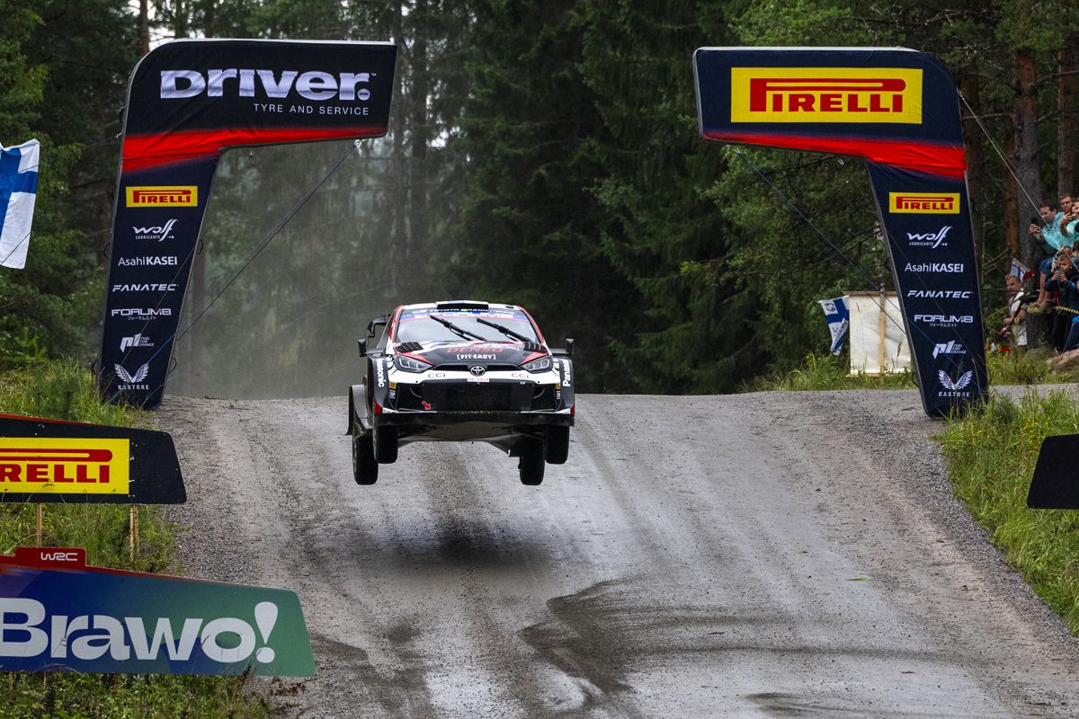 Los campeones de Toyota siguen con paso firme, pero Elfyn Evans se descuelga en el Rally de Finlandia