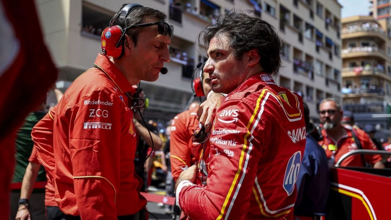 Profesional, consistente… las alabanzas a Carlos Sainz de quien ha negado su continuidad en Ferrari