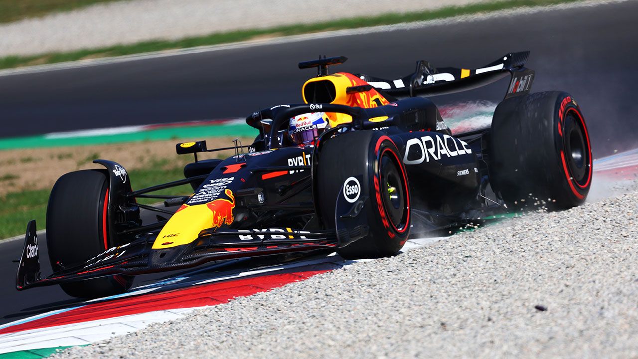 Max Verstappen arranca liderando en Monza, donde los jóvenes pilotos pagaron las 'novatadas'