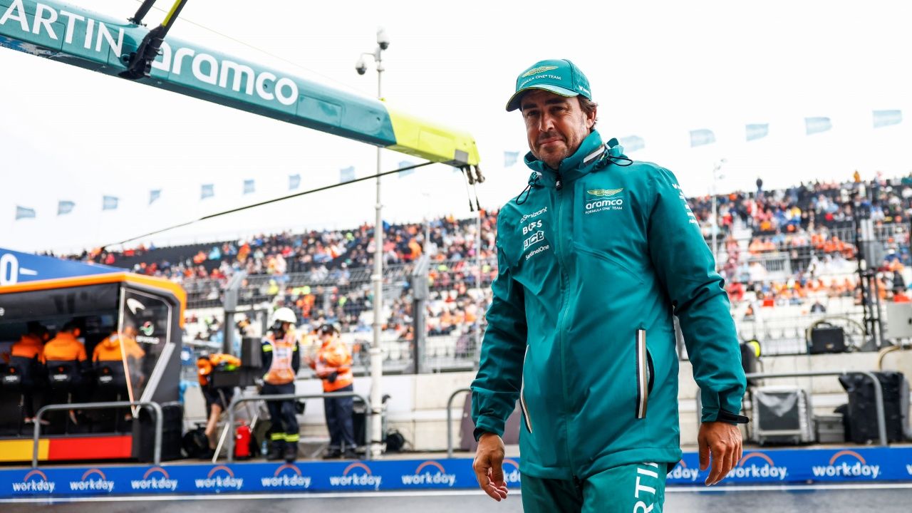 Fernando Alonso le pone deberes a Carlos Sainz… y se teme lo peor con Aston Martin