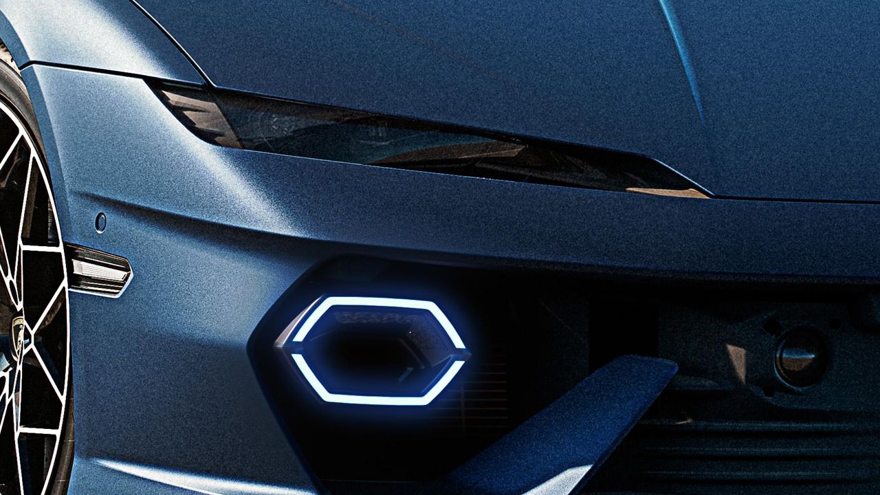 «Reducir la potencia es un riesgo para la emoción». Lamborghini lanza un contundente aviso a Mercedes y su estrategia PHEV