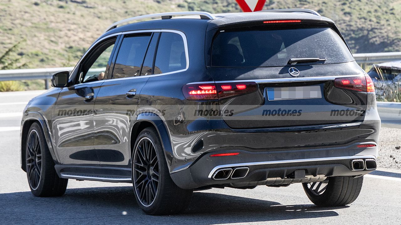 Mercedes-AMG GLS 63 4MATIC+ 2026 - foto espía posterior