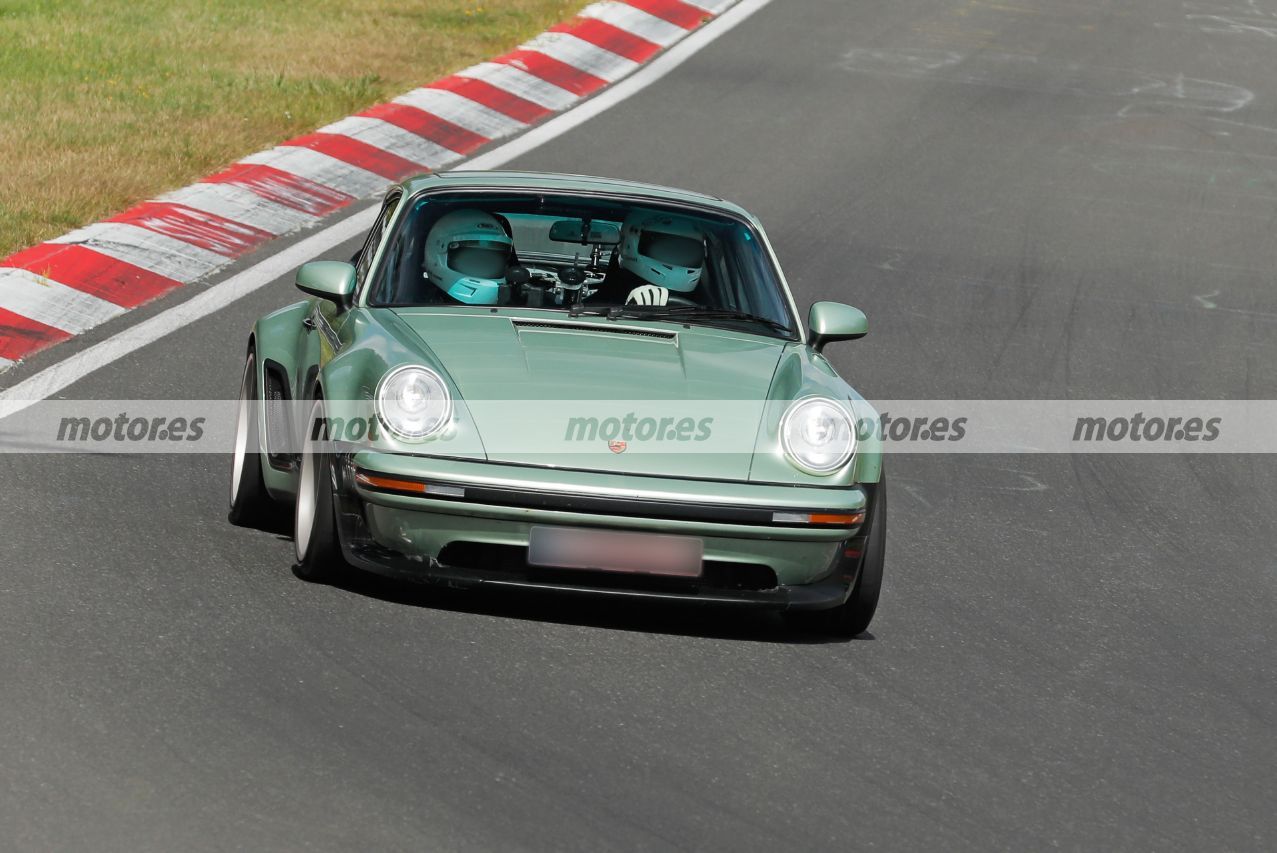 No es un clásico cualquiera, el nuevo Singer 930 Turbo se enfrenta a la exigencia de Nürburgring en sus primeras pruebas y fotos espía