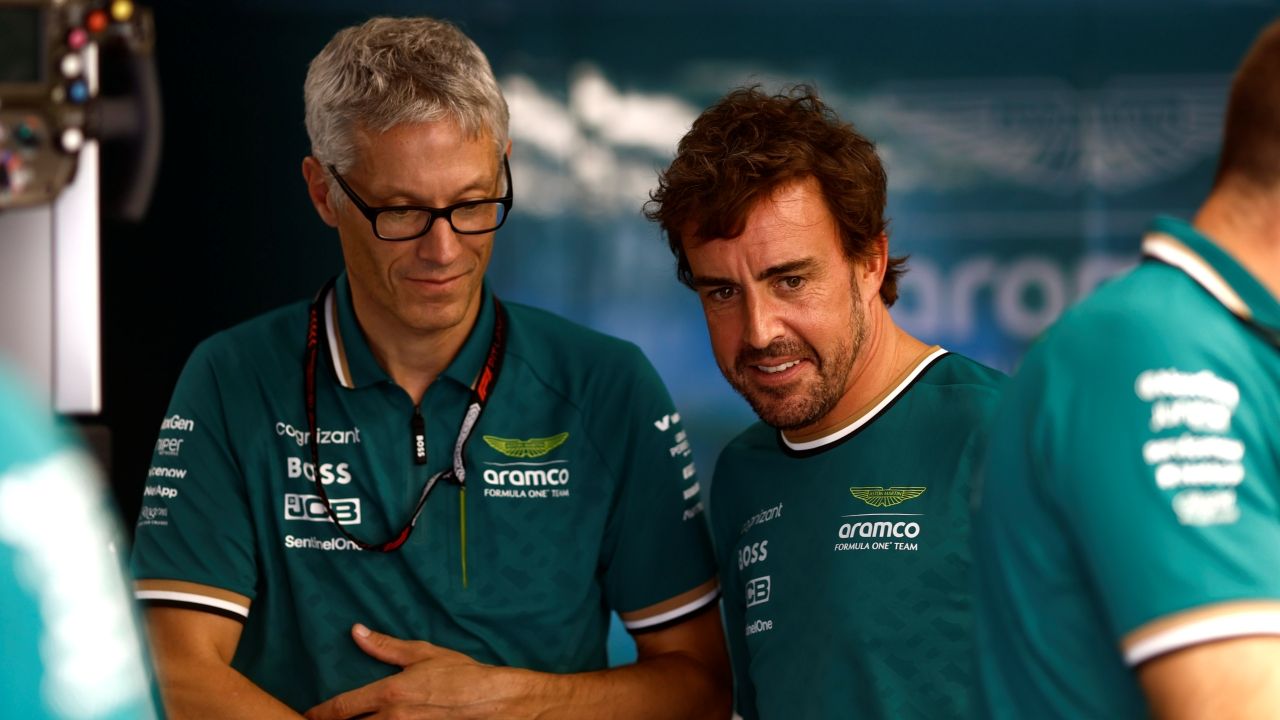 Aston Martin ya prepara el anuncio de Adrian Newey, pero a Fernando Alonso no le basta