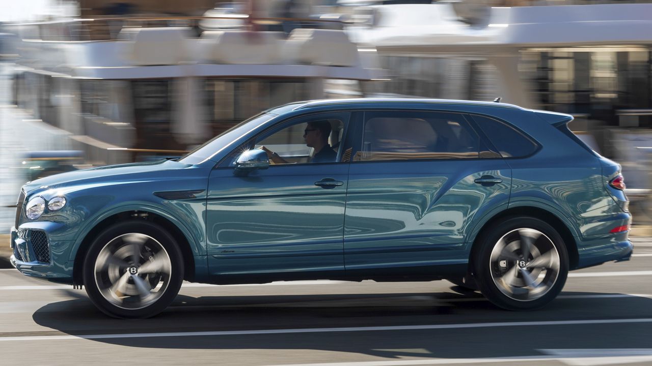 Bentley lleva el lujo del mar a la carretera con el Bentayga más espacioso, un verdadero transatlántico sobre ruedas