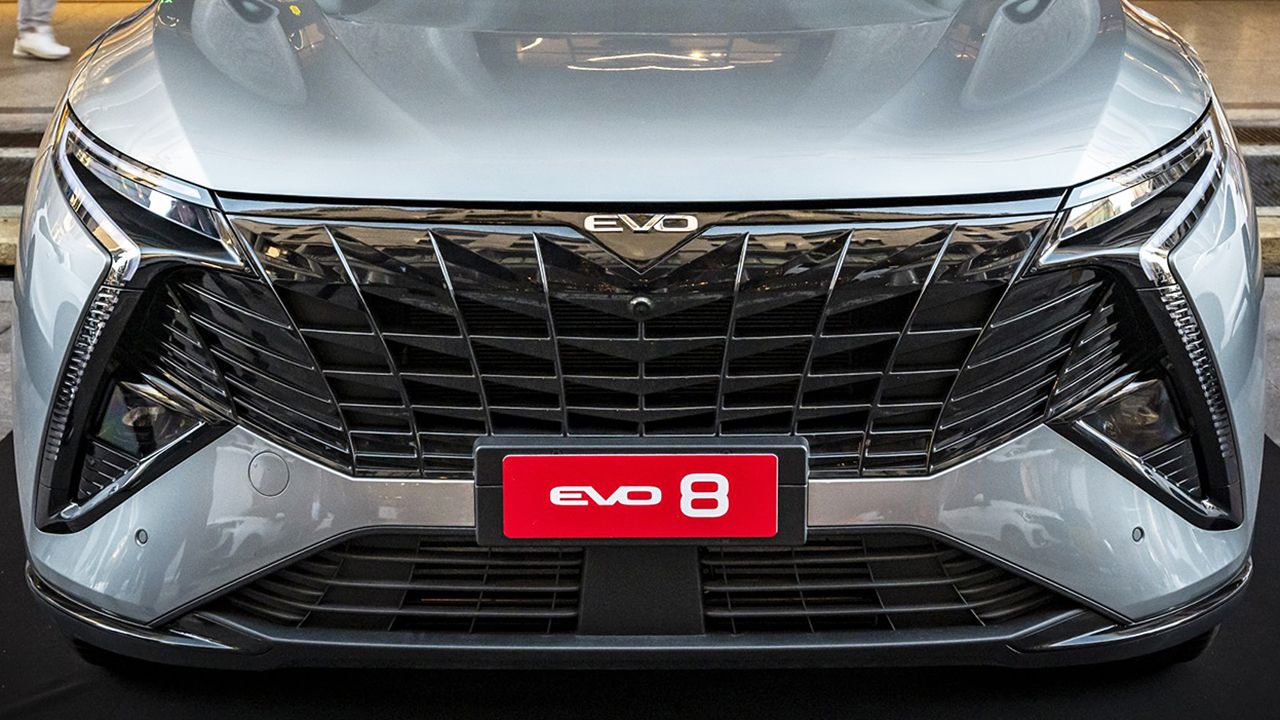 El nuevo SUV de EVO se llama EVO8, tiene 7 plazas y más de 200 CV para enfrentarse al esperado Dacia Bigster