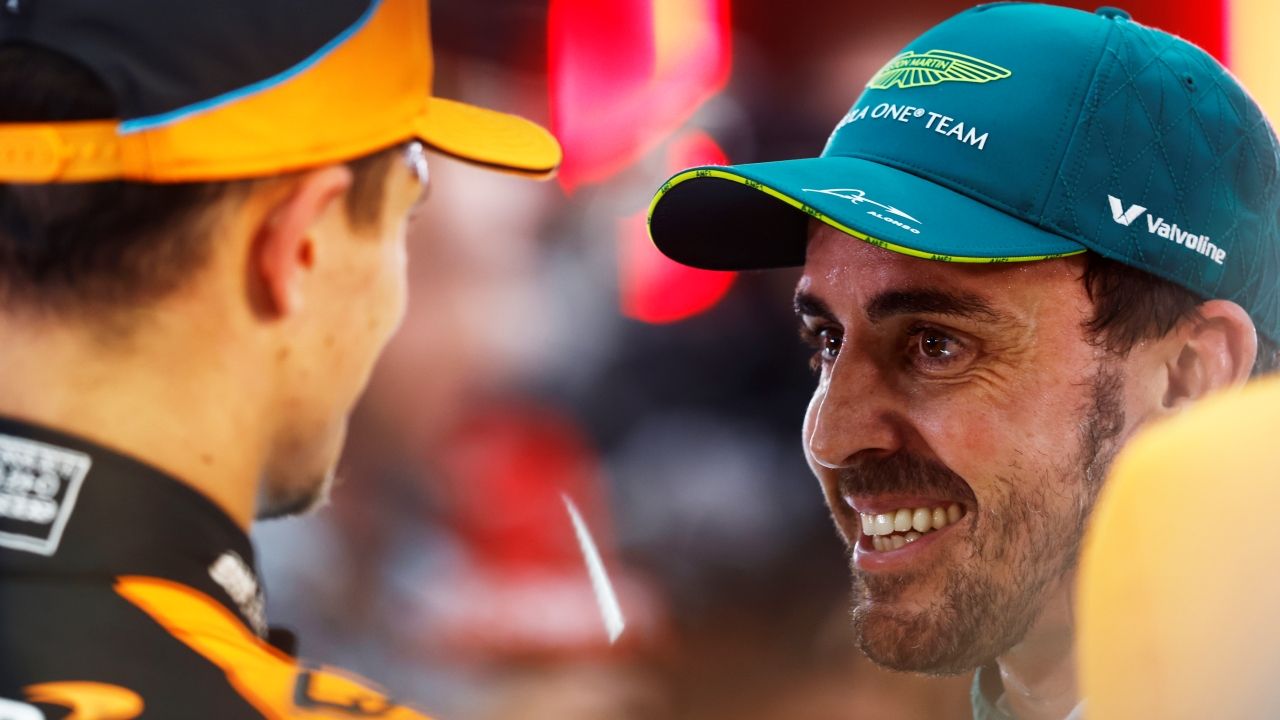 Fernando Alonso se niega a beber durante las carreras, y así terminó en Singapur con 30 grados y un 74 % de humedad