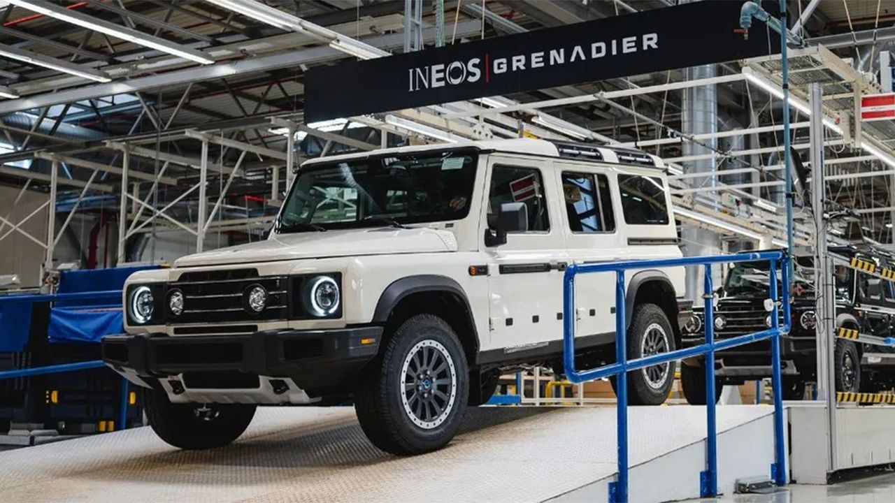 El gran rival del Toyota Land Cruiser sufre un duro golpe, Ineos detiene la producción del todoterreno Grenadier