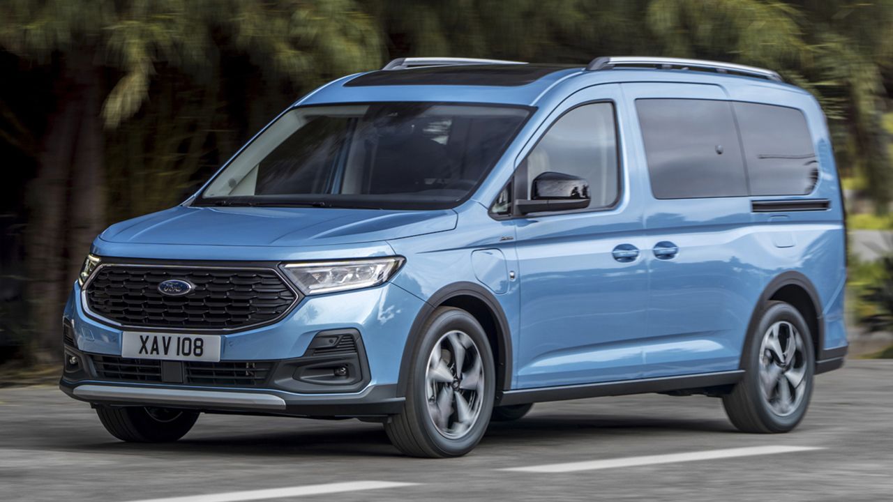 Precios y gama del nuevo Ford Tourneo Connect PHEV, una furgoneta híbrida enchufable con más de 100 km de autonomía eléctrica