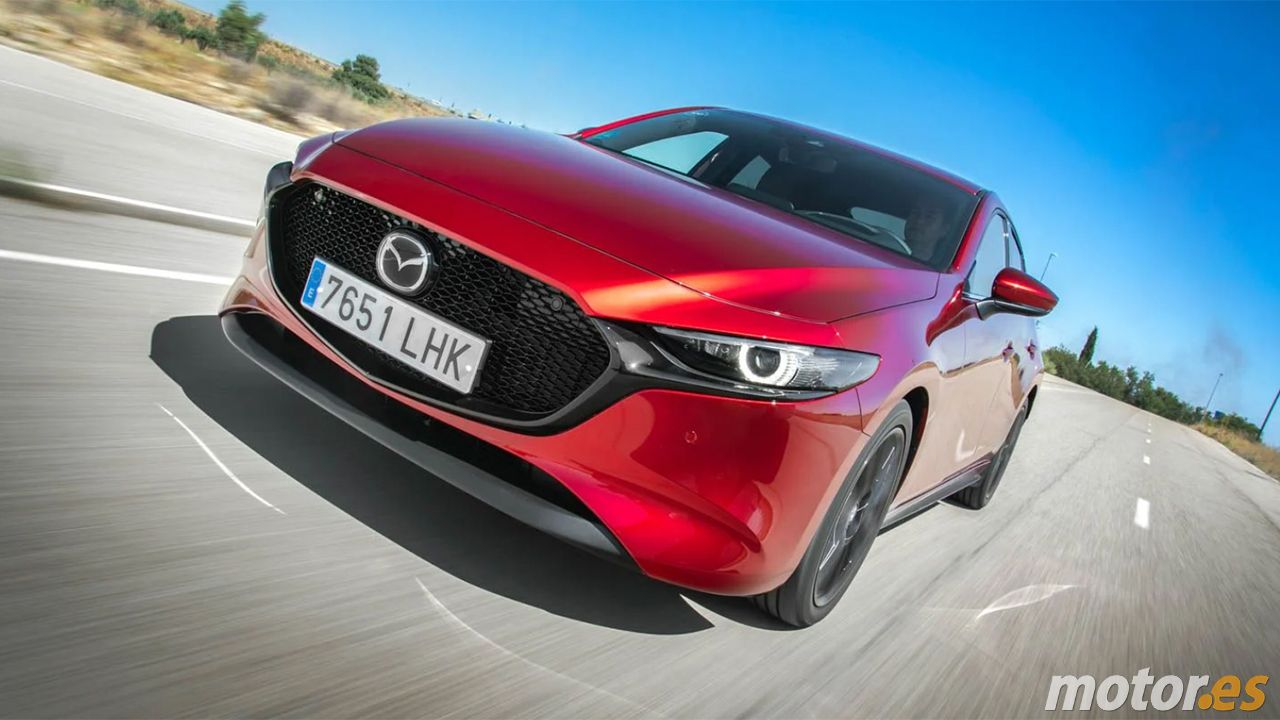 El Mazda3 estrena motor híbrido de 140 CV y con etiqueta ECO, estos son sus precios