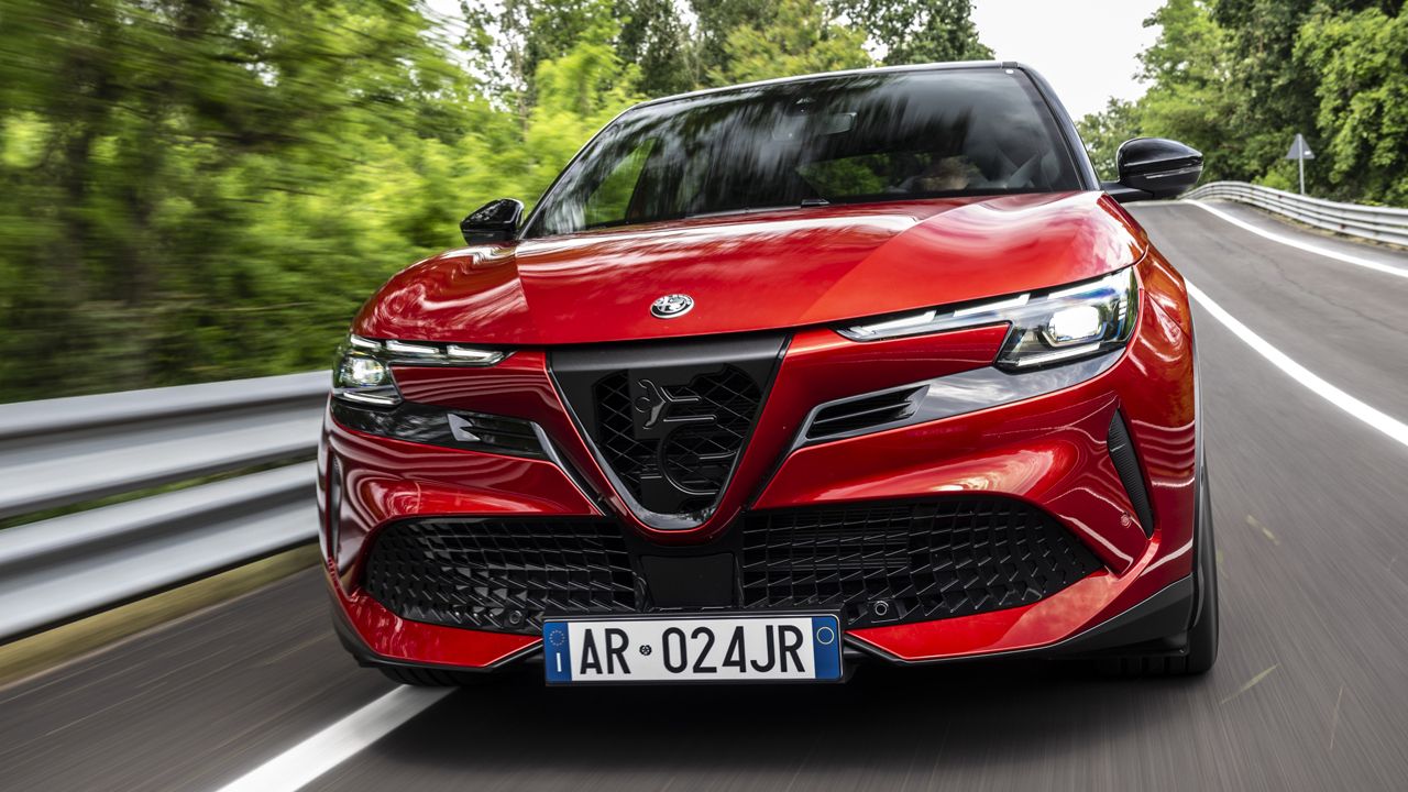 El nuevo Alfa Romeo Junior Veloce ya tiene precio en España, un B-SUV con casi 300 CV eléctricos y sin oponentes