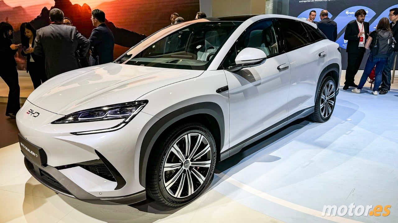 El nuevo BYD SEALION 7 deslumbra en el Salón de París, un SUV deportivo que no sólo apuesta por lo eléctrico