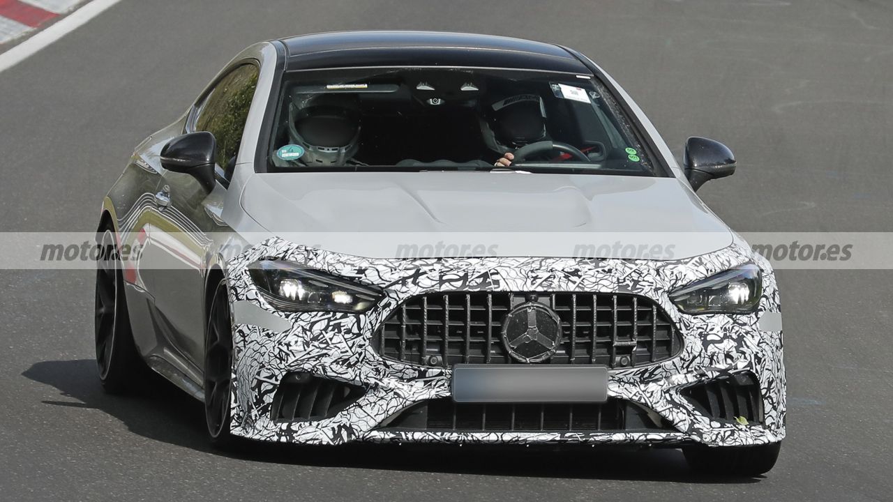 El Mercedes CLE AMG más potente y radical estrena su motor V8 ECO en unas nuevas pruebas en Nürburgring