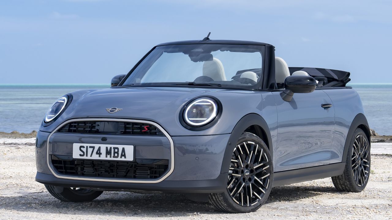 El nuevo MINI COOPER Cabrio se renueva sin perder su esencia deportiva y ya está a la venta