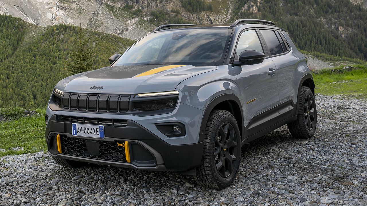 El nuevo Jeep Avenger 4xe con etiqueta ECO y tracción total se estrena en España junto a la edición limitada The North Face