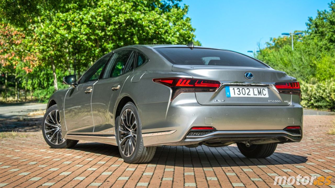 Lexus LS 2025 - posterior