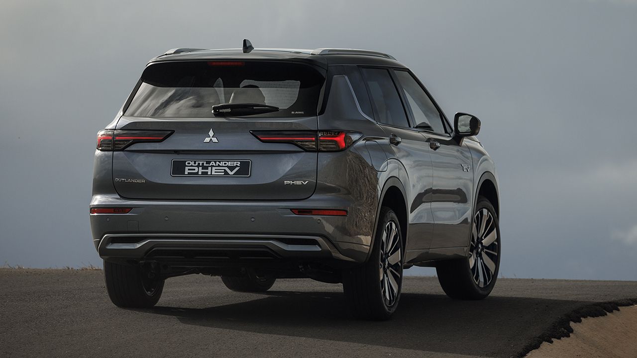 Mitsubishi Outlander PHEV 2025 - posterior