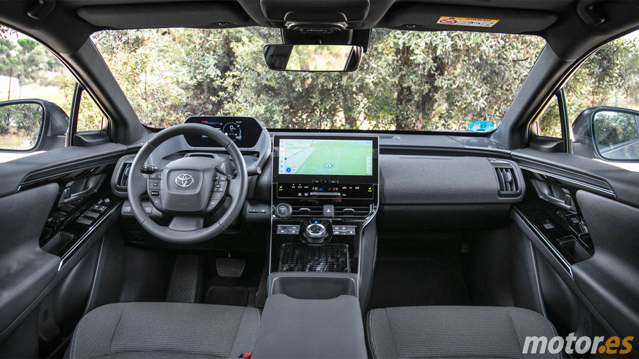 Toyota bZ4X - interior