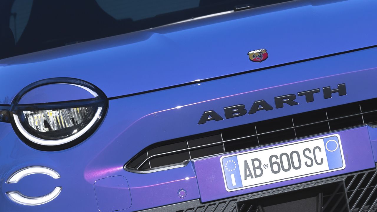 Abarth se niega a seguir la corriente híbrida (y algo más), cree en los eléctricos para ganar más clientes