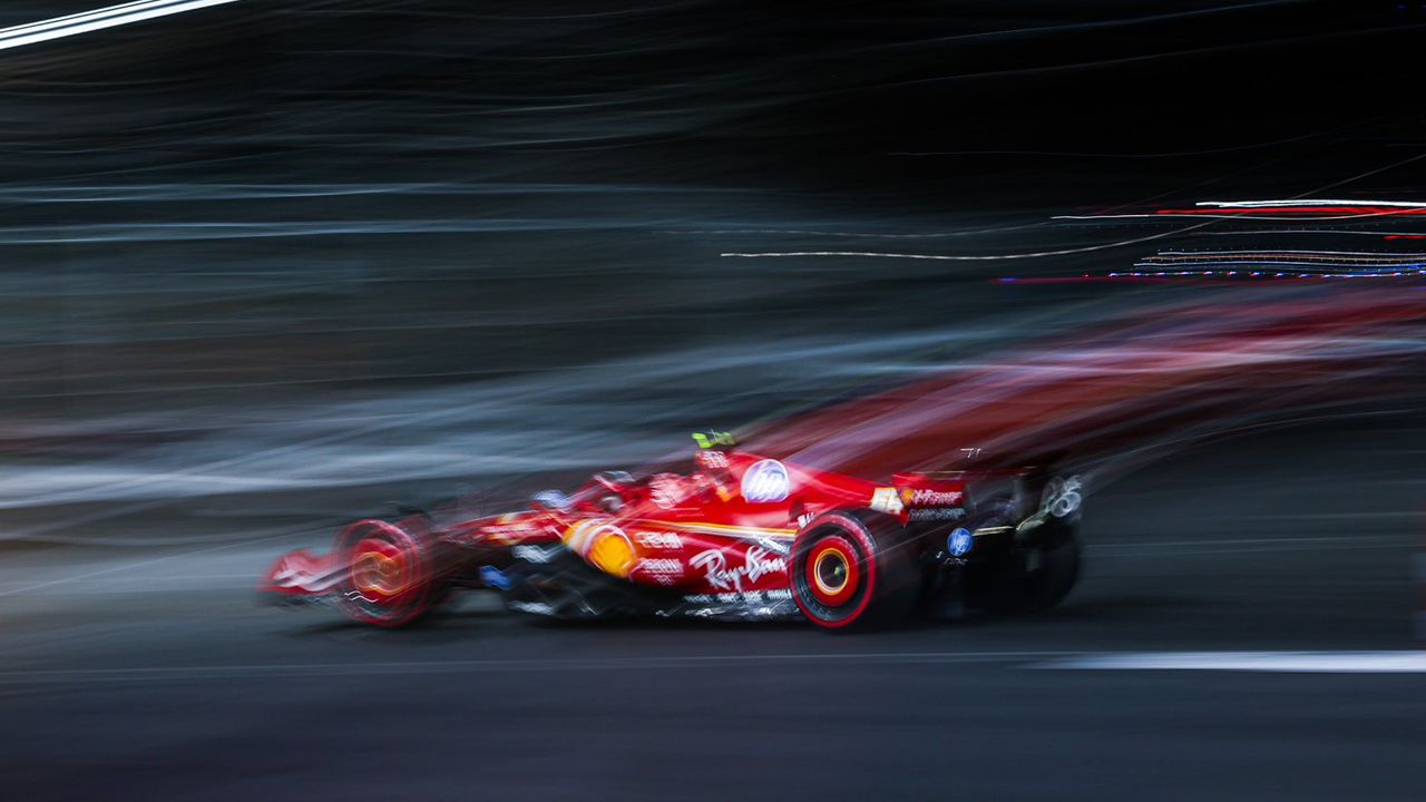 Carlos Sainz exculpa a Ferrari por su pésima estrategia: "Tampoco hubiera cambiado mucho nada"