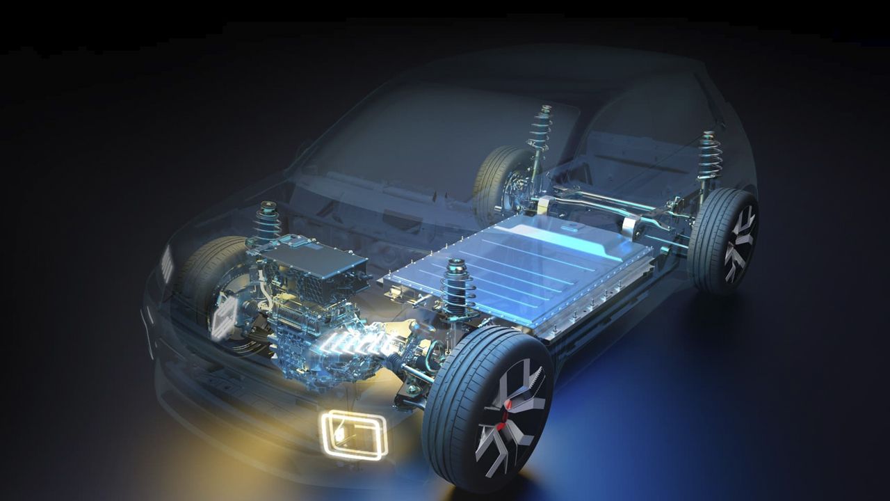 Los eléctricos de Stellantis son "gordos", el dardo del Rombo pese a admitir que el consumo del nuevo Renault 5 podría ser mejor