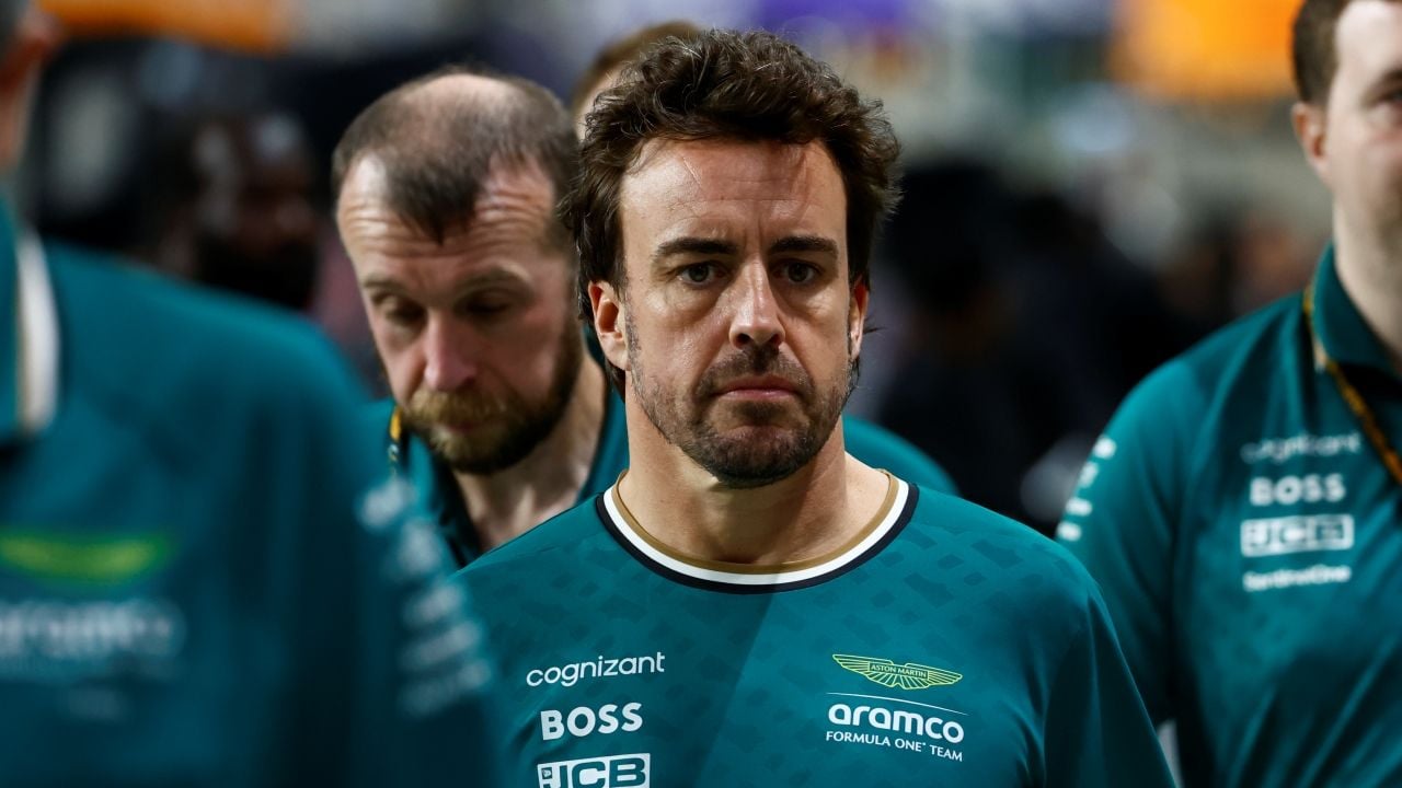 El día que Fernando Alonso hizo llorar a sus mecánicos: “¿Qué ha pasado aquí que yo no sepa?”