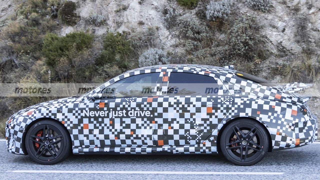 Fotos espía del Hyundai IONIQ 6 N 2026, la berlina eléctrica más radical cambia Nürburgring por otros escenarios 6