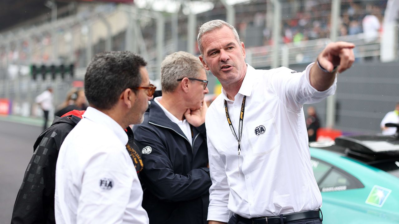 La FIA anuncia que el director de carrera de la F1 renuncia a su puesto… ¡y Niels Wittich lo niega!