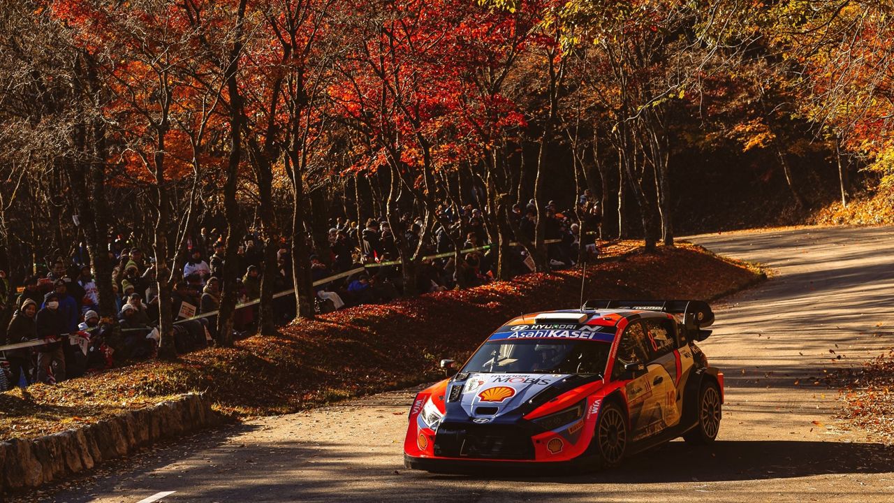 Ott Tänak mantiene el liderato en el Rally de Japón mientras Thierry Neuville se cuela en el 'top 10'