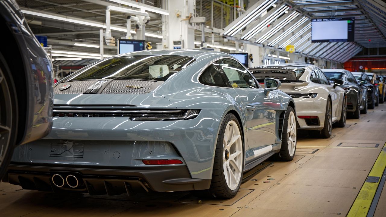 Porsche cambia de rumbo mientras las ventas de coches eléctricos se desaceleran, seguirán apostando en lo de toda la vida