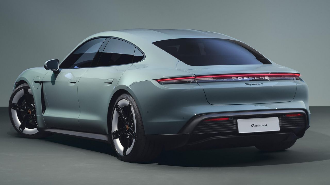 Porsche Taycan 4 2025