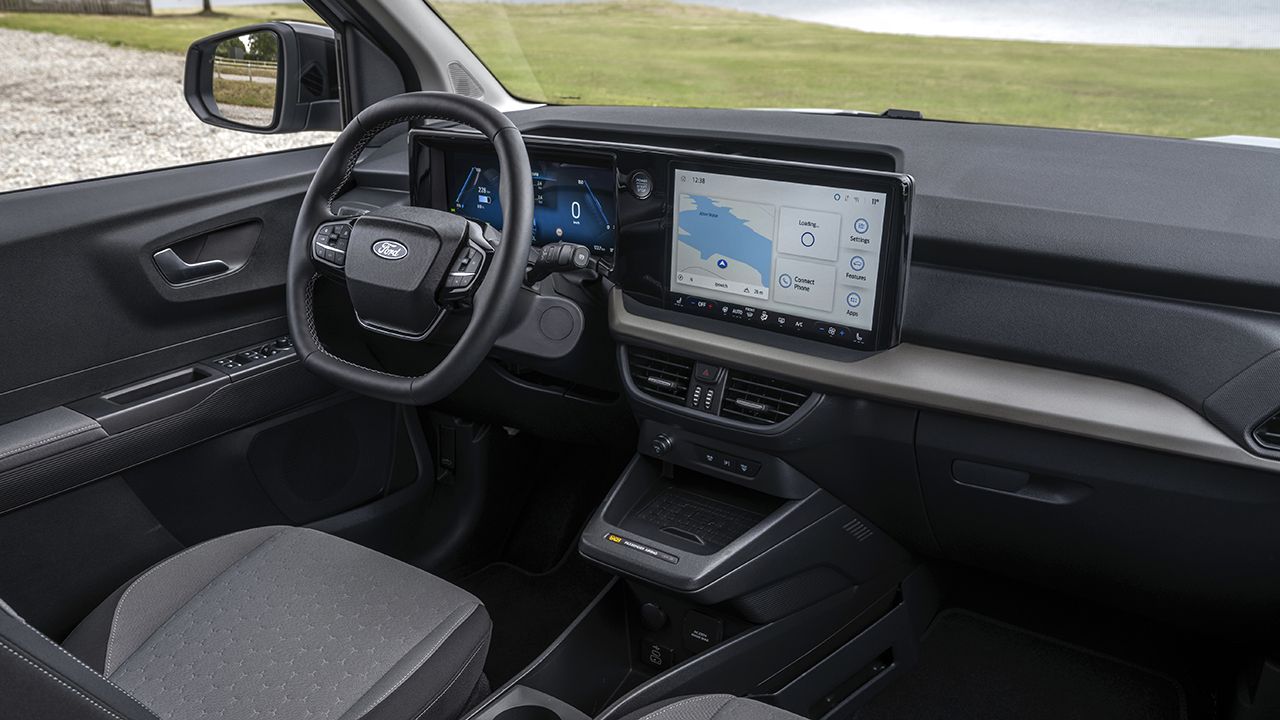 Ford E-Tourneo Courier - interior