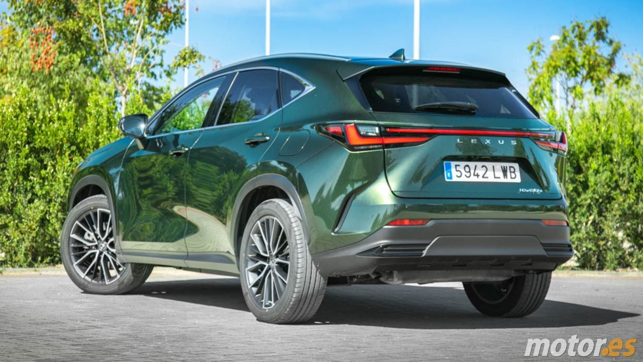 Lexus NX 450h+ - posterior