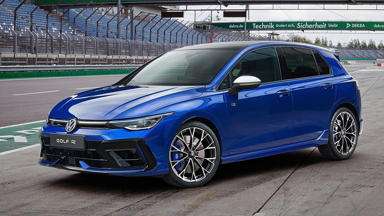 El nuevo Volkswagen Golf R 2025 ya tiene precios, llega el renovado deportivo con 333 CV junto a la versión Black Edition