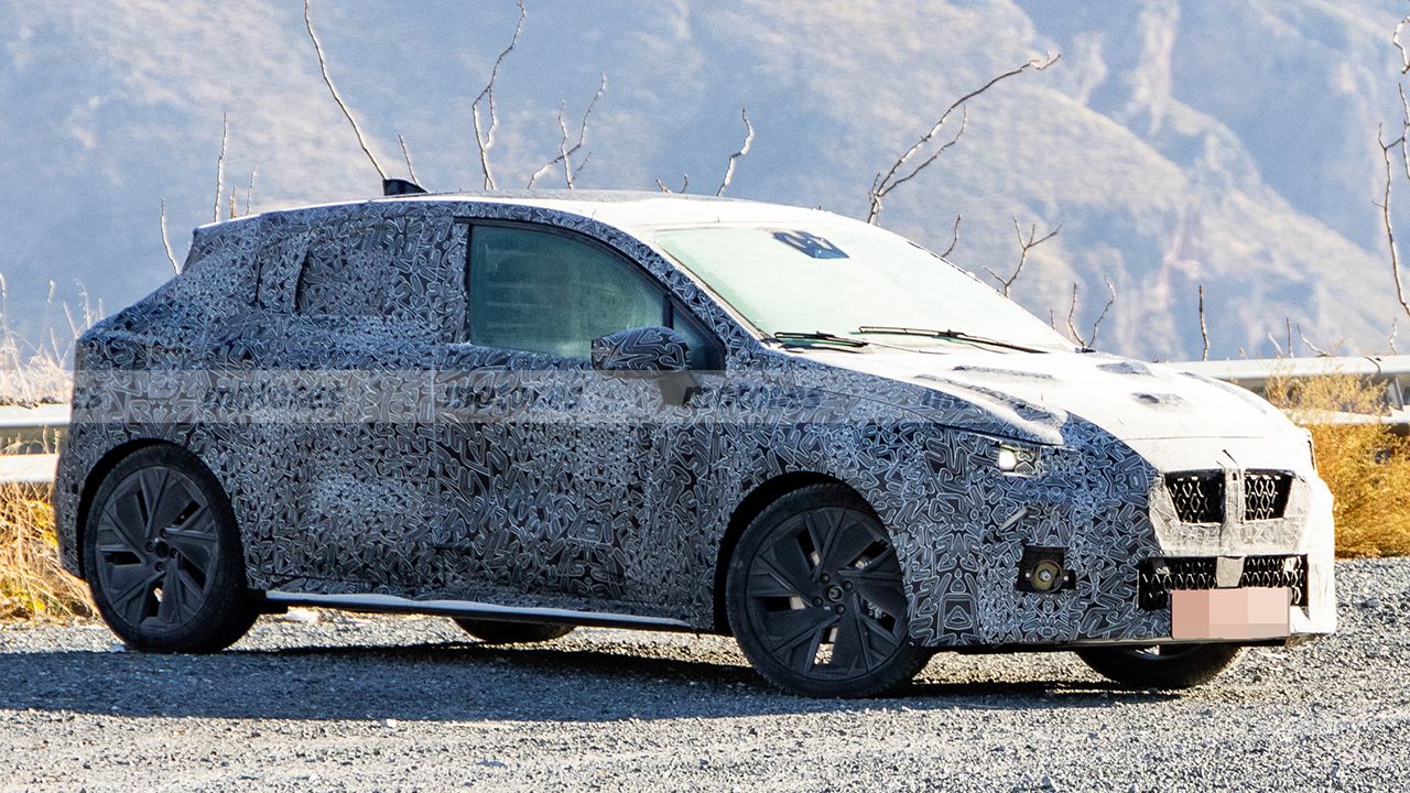 En la gama del Renault Clio 2026 la tecnología HEV será clave y en estas fotos espía se descubre cómo es llevada al límite 2