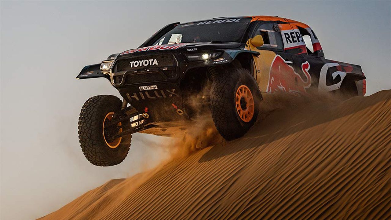 Seis Toyota GR DKR Hilux Evo de última generación forman la armada japonesa en el Dakar 2025