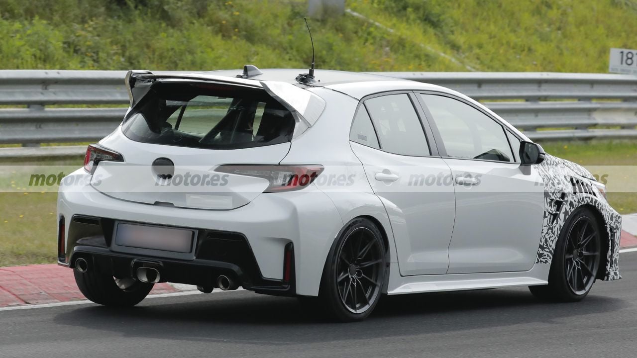 Fotos espía Toyota Corolla GRMN 2026 en Nürburgring