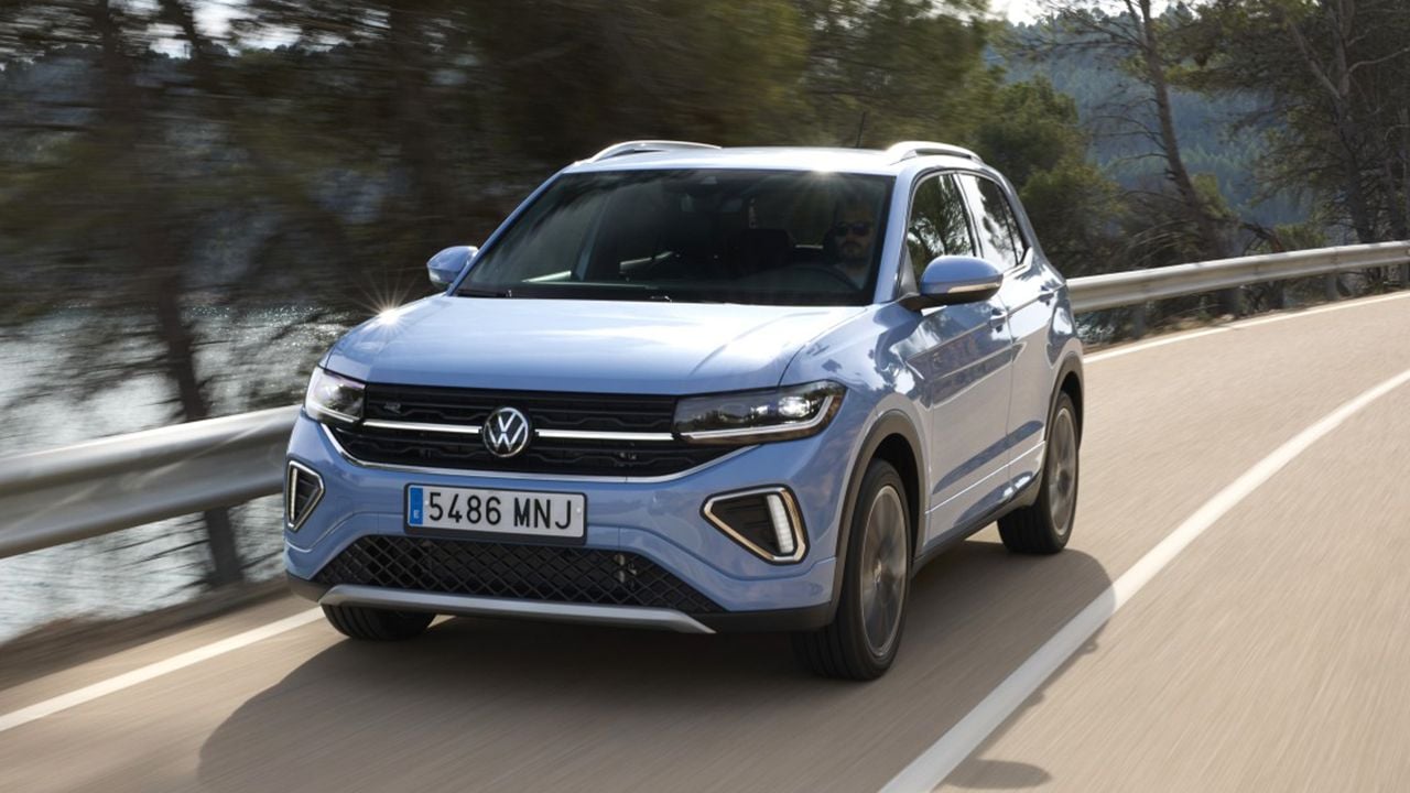 Italia - Octubre 2024: El Volkswagen T-Cross se acerca al MG ZS