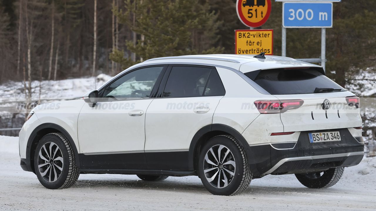 El Volkswagen T-Roc 2026 vuelve a la escena de las pruebas de invierno (las últimas) con un guiño al Taos 18