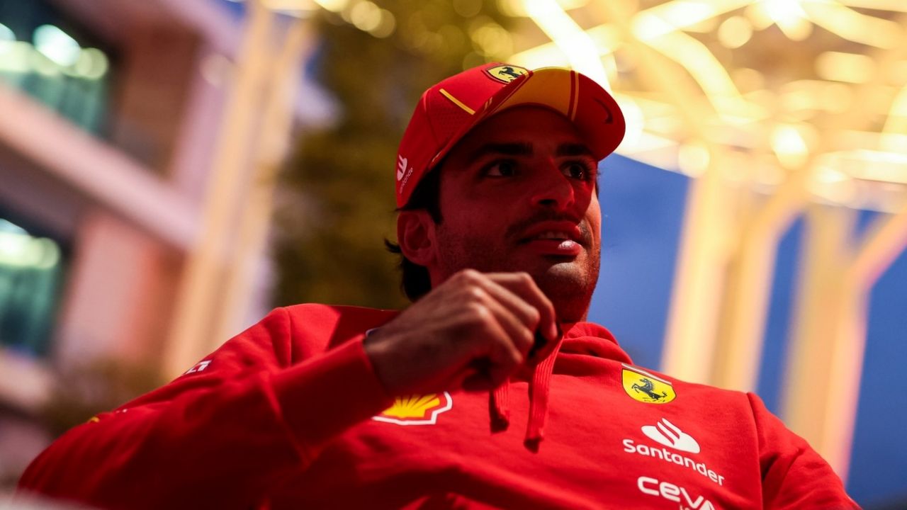 Carlos Sainz revela por qué Ferrari prefirió a Leclerc para acompañar a Hamilton