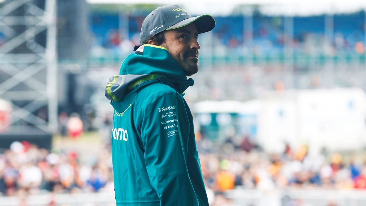 Fernando Alonso señala a Mercedes como causante de algunos de los problemas de Aston Martin