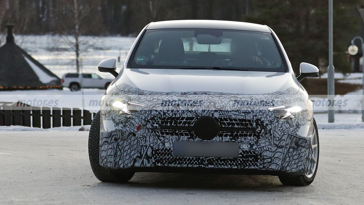 El nuevo Mercedes CLA 2025 se destapa en estas nuevas fotos espía, y con un gadget caro pero que te cautivará