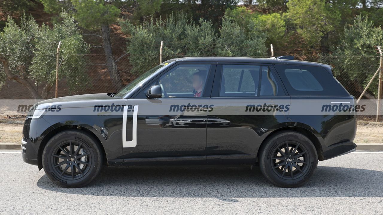 El Range Rover Electric 2025 reaparece en fotos espía, un desarrollo que ya no admite descansos 6