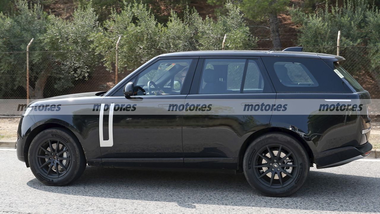 El Range Rover Electric 2025 reaparece en fotos espía, un desarrollo que ya no admite descansos 7